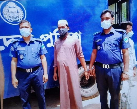 ভুয়া এনএসআই কর্মকর্তা পরিচয়ে মাদ্রাসাশিক্ষক আটক