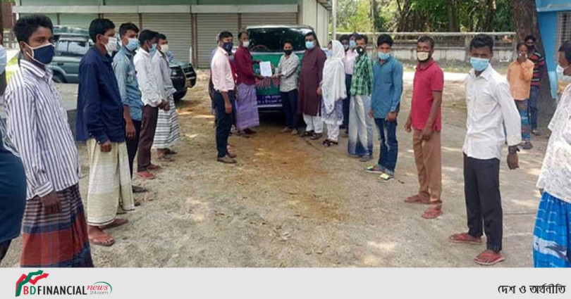 নীলফামারী থেকে ২০ হাজার ধানকাটা শ্রমিকরা যাচ্ছেন দক্ষিণের জেলায়
