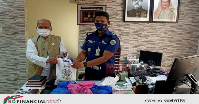পটুয়াখালীতে পুলিশ সদস্যদের জন্য সুরক্ষা সামগ্রী উপহার
