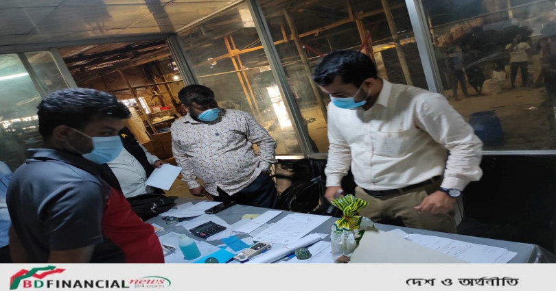 নোংরা পরিবেশে খাদ্য দ্রব্য তৈরী : ৪ বেকারীকে ছয় লক্ষ টাকা জরিমানা করেছে র‌্যাব-২
