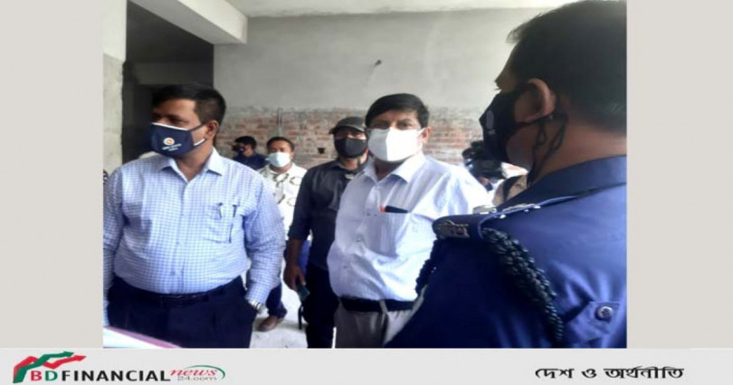 নাটোর সদর হাসপাতালে অক্সিজেন প্লান্টের নির্মাণ কাজ পরিদর্শনে জেলা প্রশাসক ও পুলিশ সুপার