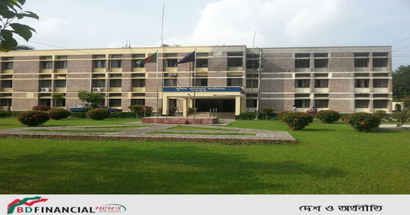 তাপমাত্রা ৪০ ডিগ্রী সেলসিয়াস তবুও লকডাউন কার্যকরে তৎপর পাবনা পুলিশ প্রশাসন