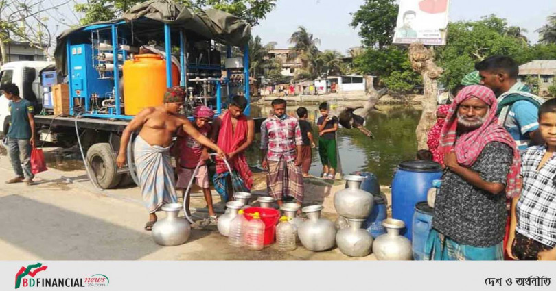 শরণখোলায় সংকট মোকাবেলায় সরকারি উদ্যোগে পানি সরবারহ শুরু