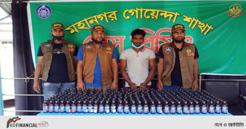পাথরের নিচে ফেনসিডিল বহন, ট্রাকের হেলপার আটক