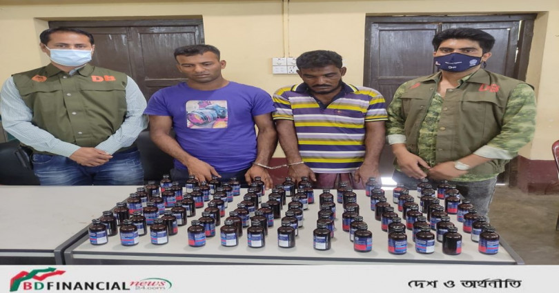 কুমিল্লায় ১০০ বোতল ফেনসিডিলসহ ২ মাদক ব্যবসায়ীকে আটক