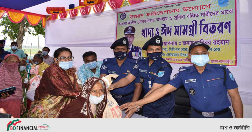 ঢাকা রেঞ্জের ডিআইজির উদ্যোগে দৌলতদিয়া যৌনকর্মীদের মাঝে খাদ্য ও ঈদসামগ্রী বিতরণ