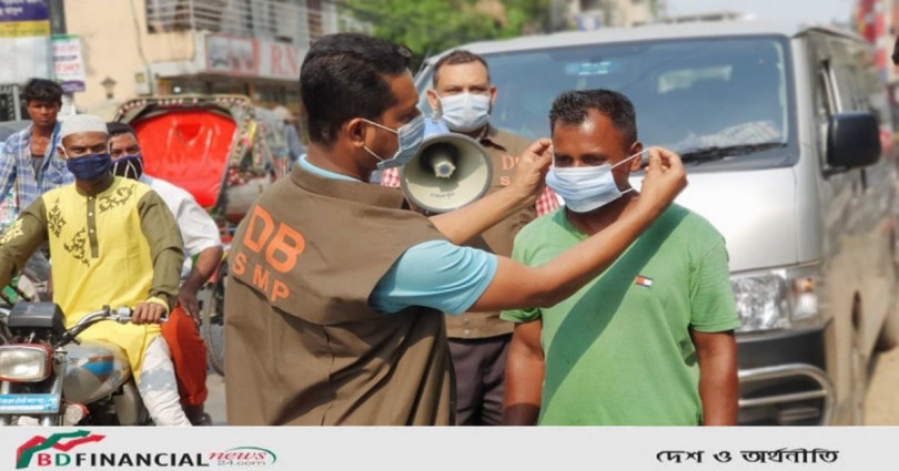 সিলেটে গোয়েন্দা পুলিশের মাস্ক বিতরণ
