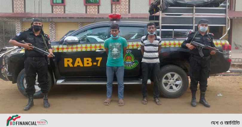 সীতাকুণ্ডে ফেনসিডিল ও গাঁজাসহ ২ জন আটক করেছে র‌্যাব-৭