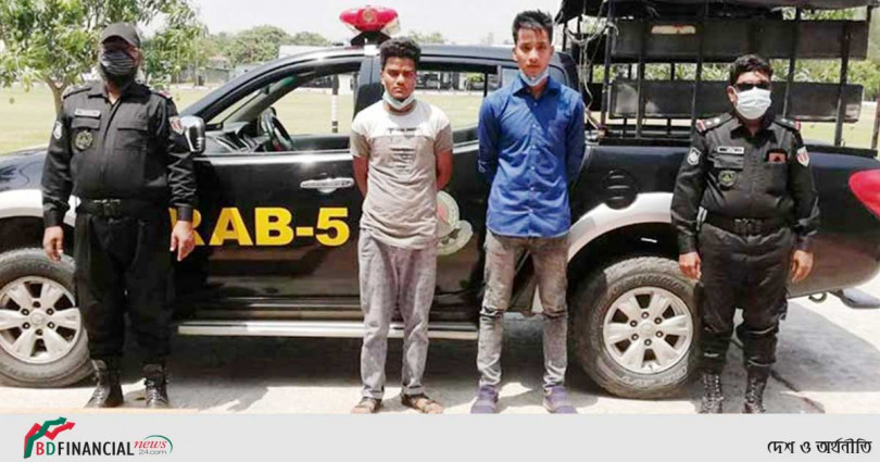 হেরোইন কিনতে এসে র‌্যাব-৫ এর হাতে ধরা দুই যুবক