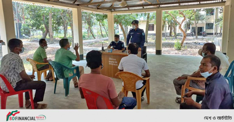 দোকান মালিক ও বনিক সমিতির সাথে মতবিনিময় সভা করেছে মুকসুদপুর থানা পুলিশ