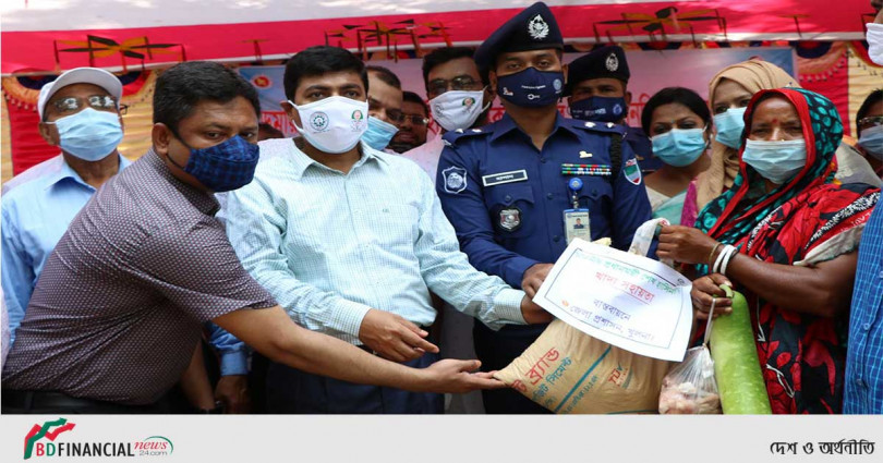 খুলনায় আজও বিতরণ করা হয়েছে দরিদ্র ও কর্মহীন মানুষদের জন্য প্রধানমন্ত্রীর খাদ্য সহায়তা