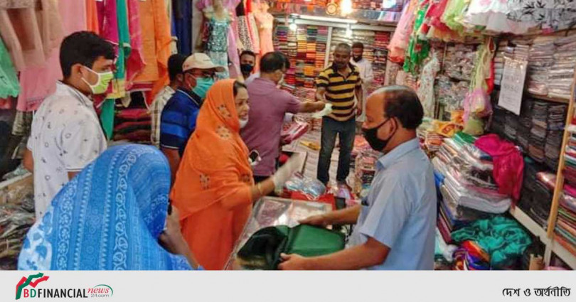 আসছে ক্রেতা, খুশি বিক্রেতা : নেই স্বাস্থ্য বিধি