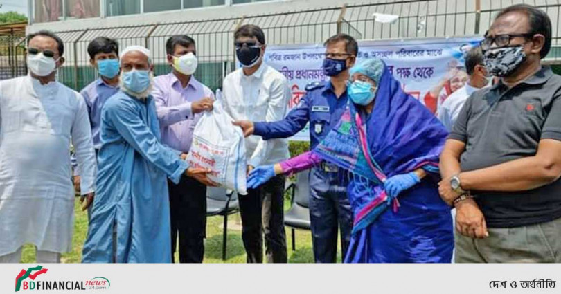 নাটোরে ৩০০ পরিবারের মাঝে প্রধানমন্ত্রীর মানবিক সহায়তা বিতরন
