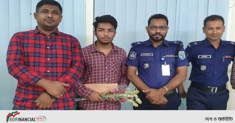 মেডিকেলে চান্স পাওয়া মোঃ রিফাত আহমদের পাশে দাঁড়ালেন পঞ্চগড়ের পুলিশ সুপার