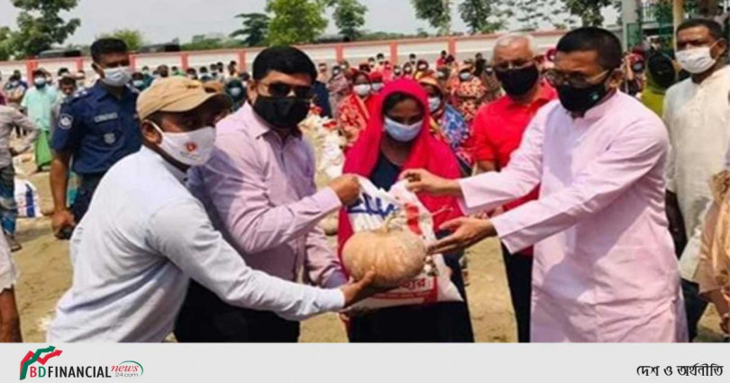 শরীয়তপুরে প্রধানমন্ত্রীর উপহার পৌঁছে দিলেন পানি সম্পদ উপমন্ত্রী