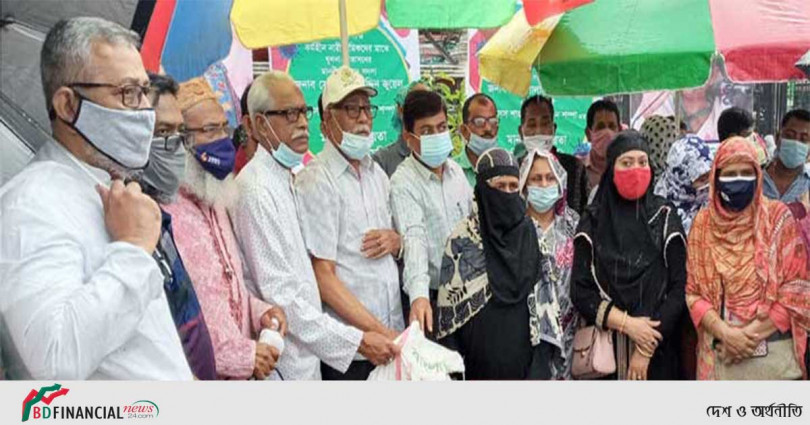 খুলনায় ৫০০ কর্মহীন নারী পেলেন খাদ্যসহায়তা