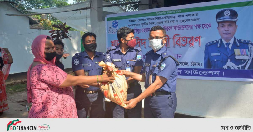 লোহাগাড়ায় হিজড়াদের মাঝে উত্তরণ ফাউন্ডেশনের পক্ষ থেকে খাদ্য ও ঈদ সামগ্রী বিতরণ