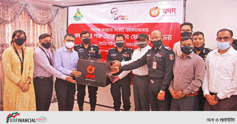 র‌্যাব সদস্যদের জন্য স্বাস্থ্য সুরক্ষা সামগ্রী দিল ‘নগদ’
