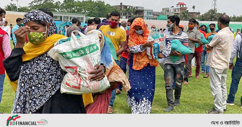 নেত্রকোনায় ৫০০ দোকান কর্মচারীর মাঝে খাদ্য সামগ্রী বিতরণ