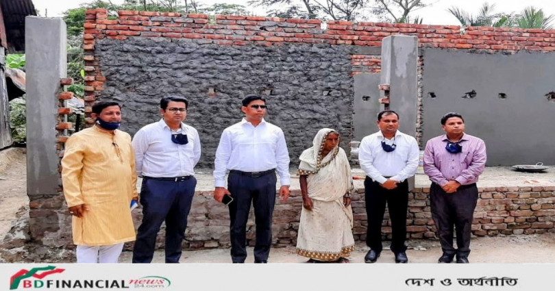 মুজিববর্ষের উপহার "পাকা বাড়ি" সরেজমিনে পরিদর্শনে পটুয়াখালীর জেলা প্রশাসক