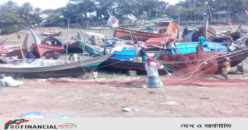 নদীতে ইলিশ সংকট : দৌলতখানে জেলেদের ঘরে ঈদের আনন্দ নেই