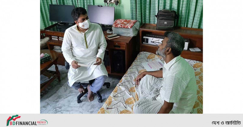বাগেরহাটে সাংবাদিকের চিকিৎসায় জেলা প্রশাসনের সহায়তা