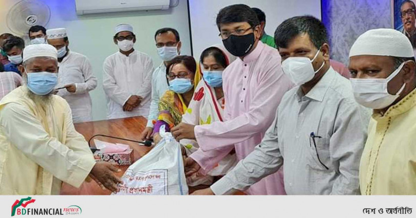নাটোরে ২৬০ জন ঈমাম-মুয়াজ্জিন -খাদেমকে প্রধানমন্ত্রীর পক্ষ থেকে মানবিক সহায়তা প্রদান