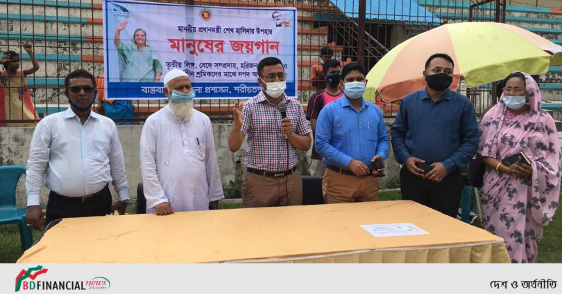শরীয়তপুরে জেলা প্রশাসনের উদ্যোগে প্রধানমন্ত্রীর উপহার বিতরণ
