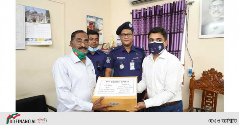বীর মুক্তিযোদ্ধা পুলিশ পরিবারকে ঈদ উপহার পাঠালেন চুয়াডাঙ্গার পুলিশ সুপার