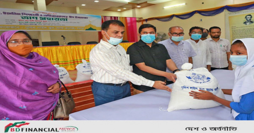 বগুড়া পুলিশ লাইন্স স্কুলের দরিদ্র শিক্ষার্থীদের খাদ্য সহায়তা