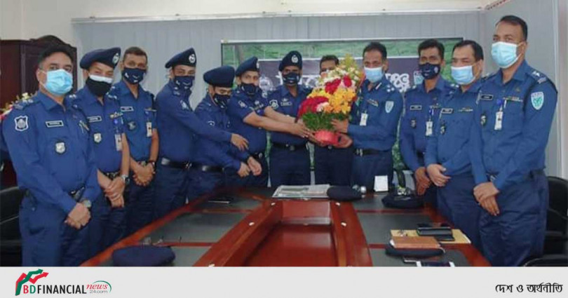 হবিগঞ্জের ২ জনসহ ৭ কর্মকর্তার র‍্যাংক-ব্যাজ পরিধান করালেন সিলেট রেঞ্জের ডিআইজি
