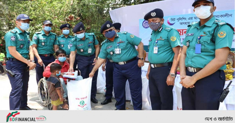 অসহায় ও দুঃস্থদের মাঝে ঈদ উপহার সামগ্রী বিতরণ করলো সিএমপির দক্ষিণ বিভাগ