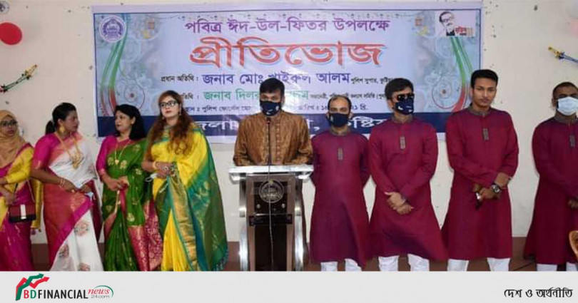 কুষ্টিয়ায় আনন্দঘন পরিবেশে স্বাস্থ্যবিধি মেনে  ঈদ উদযাপন করলো পুলিশ পরিবারের সদস্যরা