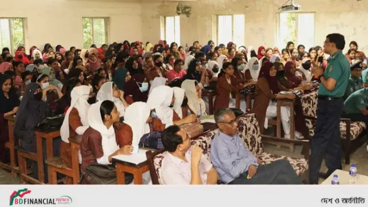 শিক্ষার্থীদের সাথে বিএমপি কমিশনারের মতবিনিময়