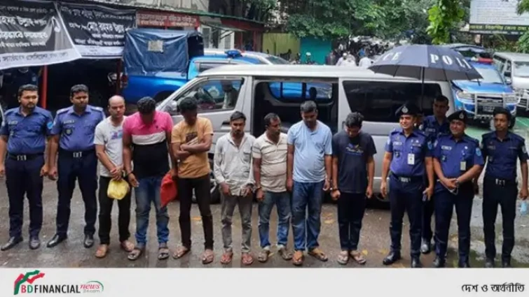 কেরানীগঞ্জে ৯৮ ভরি স্বর্ণ ডাকাতি মামলায় কনস্টেবলসহ গ্রেপ্তার ৮