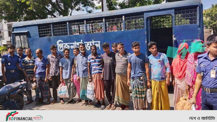 বেনাপোলে পলাতক ১৩ আসামি গ্রেফতার