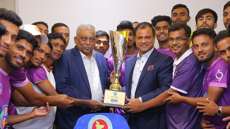 স্বরাষ্ট্রমন্ত্রীর সঙ্গে চ্যাম্পিয়ন ইউনিয়ন ব্যাংক দলের সাক্ষাৎ