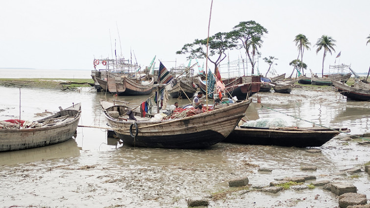 ভিজিএফ সুবিধা থেকে বঞ্চিত ৯ হাজার জেলে পরিবার