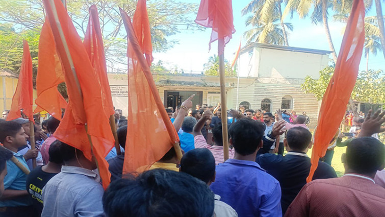 চাতলাপুর শুল্ক স্টেশনে ইসকনের বাধায় আমদানি-রফতানি বন্ধ