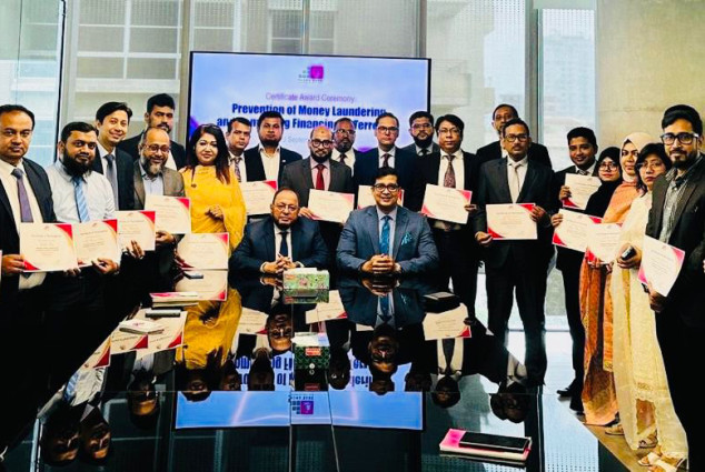 পদ্মা ব্যাংক আয়োজিত অর্থ পাচার ও সন্ত্রাসী কর্মকাণ্ডে অর্থায়ন প্রতিরোধ বিষয়ক কর্মশালার সার্টিফিকেট প্রদান অনুষ্ঠিত