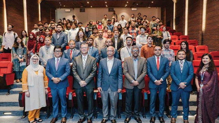 মিডল্যান্ড ব্যাংক ও আইইউবির যৌথ উদ্যোগে ফাইন্যান্সিয়াল লিটারেসি সেমিনার