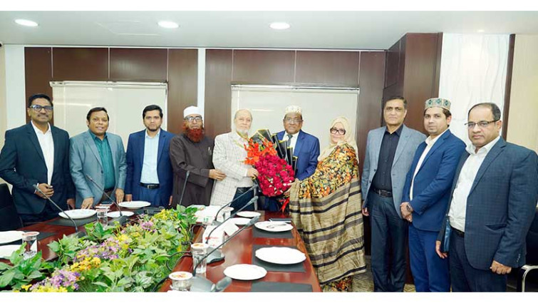 অধ্যাপক ড. চৌধুরী মাহমুদ হাসানকে হামদর্দ এমডির শুভেচ্ছা