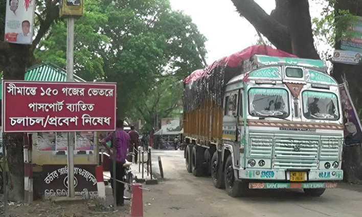 ছুটি শেষে স্বাভাবিক হলো হিলি স্থলবন্দরের আমদানি-রফতানি কার্যক্রম