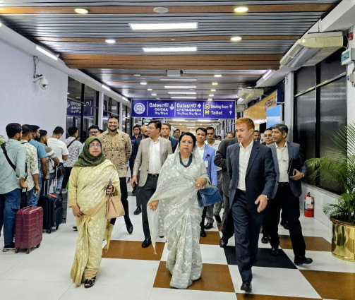 হজযাত্রা নির্বিঘ্ন করতে সর্বোচ্চ প্রস্তুতি: বিমানবন্দরে বেসামরিক বিমান পরিবহন ও পর্যটন মন্ত্রী-প্রতিমন্ত্রীর সরেজমিন পরিদর্শন