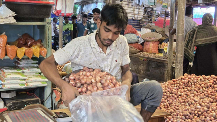 হিলিতে পেঁয়াজের দাম বেড়েছে কেজিতে ৫ টাকা